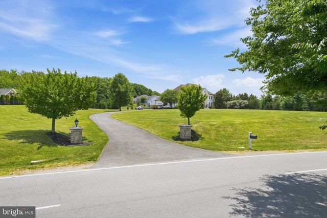 40163 BEACON HILL DR, Leesburg, VA 20176
