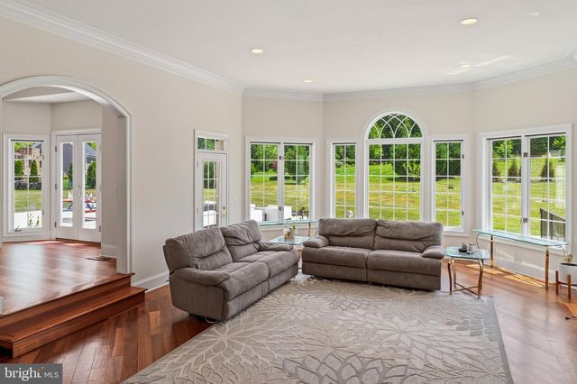 40163 BEACON HILL DR, Leesburg, VA 20176
