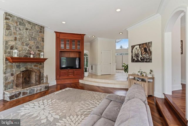 40163 BEACON HILL DR, Leesburg, VA 20176