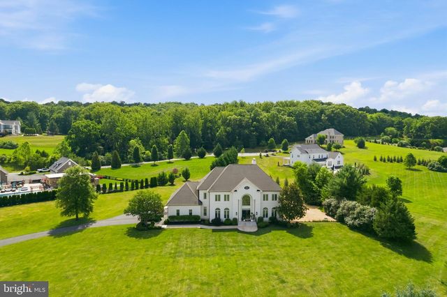 40163 BEACON HILL DR, Leesburg, VA 20176