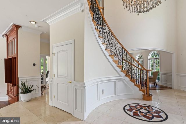 40163 BEACON HILL DR, Leesburg, VA 20176