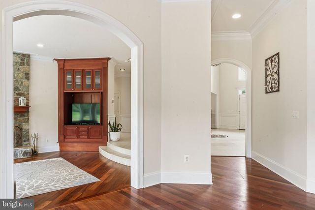 40163 BEACON HILL DR, Leesburg, VA 20176