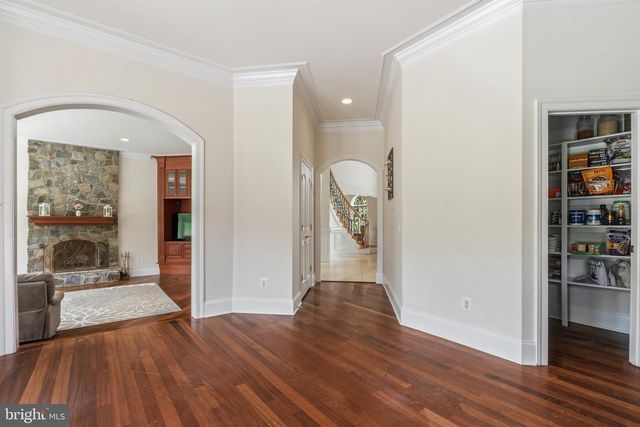 40163 BEACON HILL DR, Leesburg, VA 20176