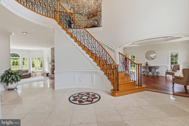 40163 BEACON HILL DR, Leesburg, VA 20176
