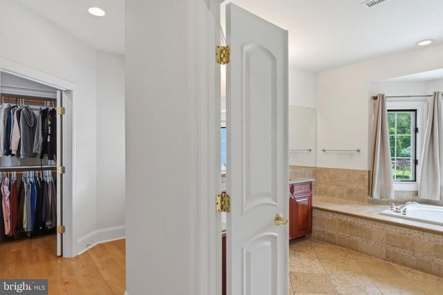 40163 BEACON HILL DR, Leesburg, VA 20176