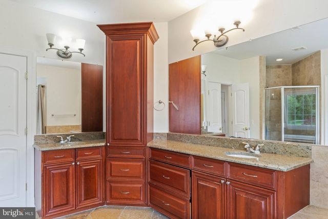 40163 BEACON HILL DR, Leesburg, VA 20176
