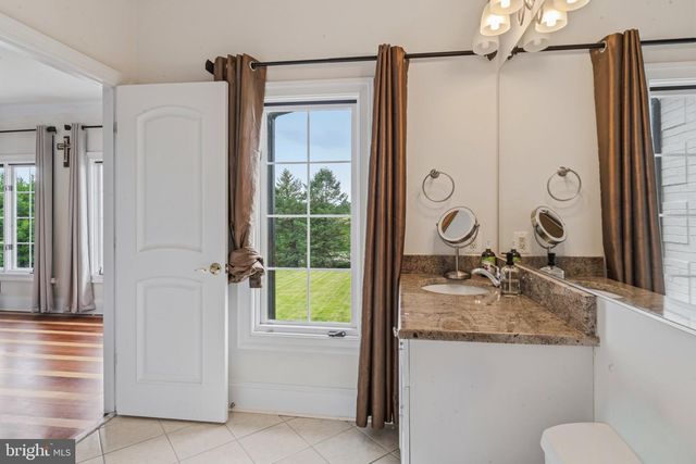 40163 BEACON HILL DR, Leesburg, VA 20176