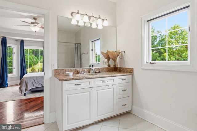 40163 BEACON HILL DR, Leesburg, VA 20176
