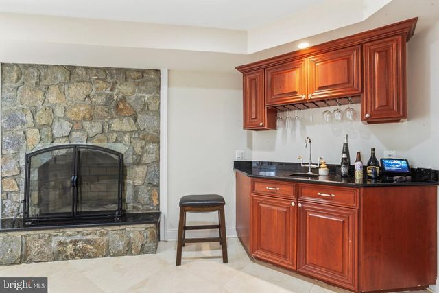 40163 BEACON HILL DR, Leesburg, VA 20176