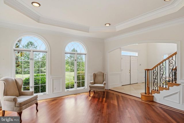 40163 BEACON HILL DR, Leesburg, VA 20176