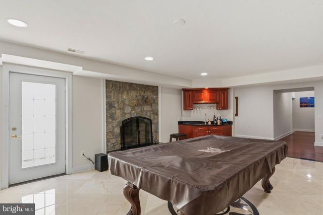 40163 BEACON HILL DR, Leesburg, VA 20176