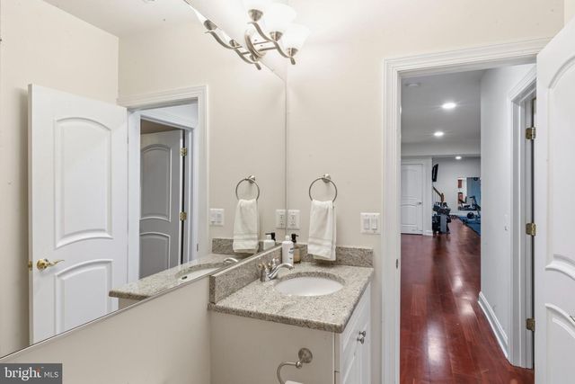 40163 BEACON HILL DR, Leesburg, VA 20176