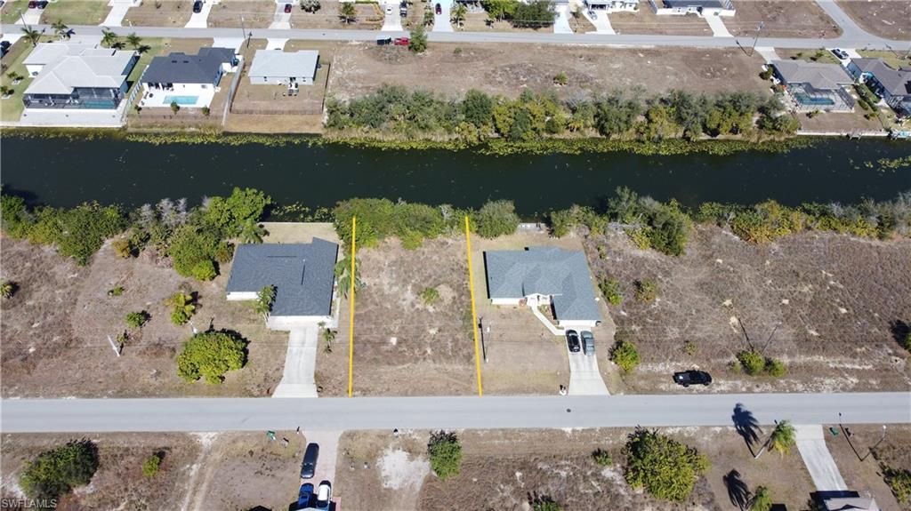 Image 1 of property listing at 425 NW 5th TER, Cape Coral, FL 33993