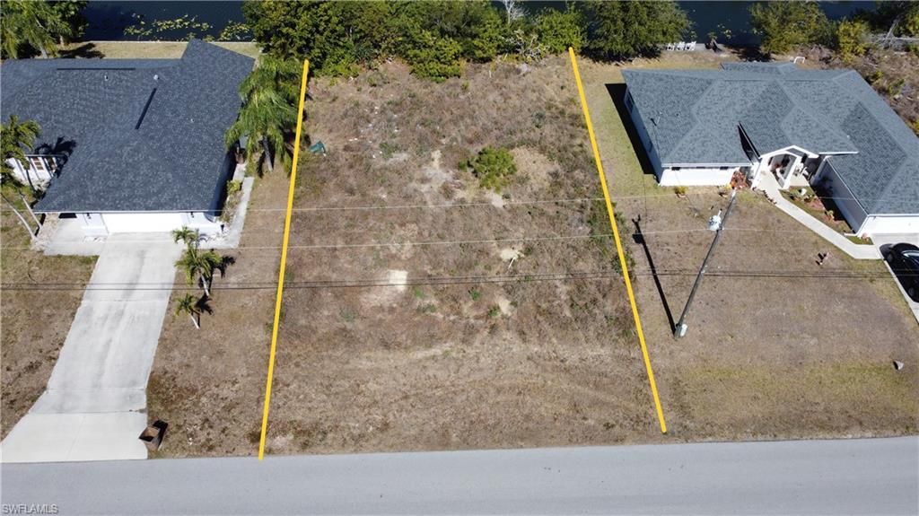 Image 2 of property listing at 425 NW 5th TER, Cape Coral, FL 33993