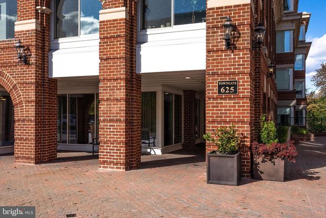 625 SLATERS LN #401, Alexandria, VA 22314