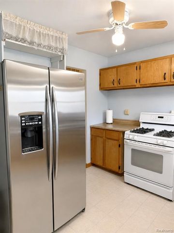 29445 Red Cedar Drive, Flat Rock, MI 48134