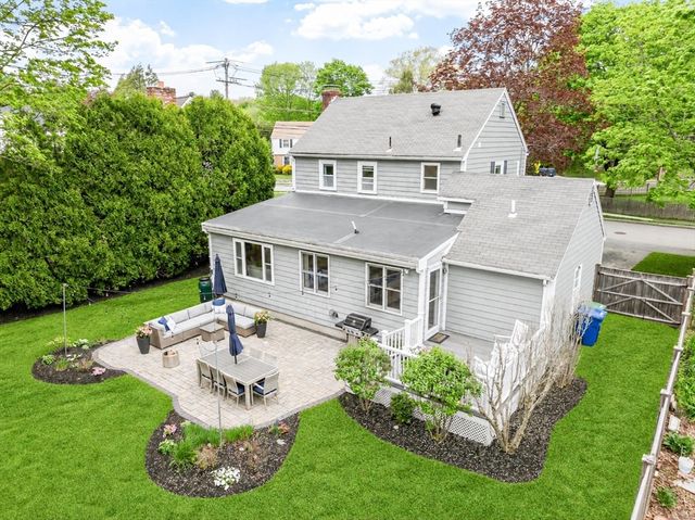 152 Oak Street, Reading, MA 01867