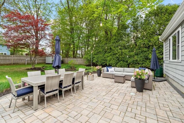 152 Oak Street, Reading, MA 01867
