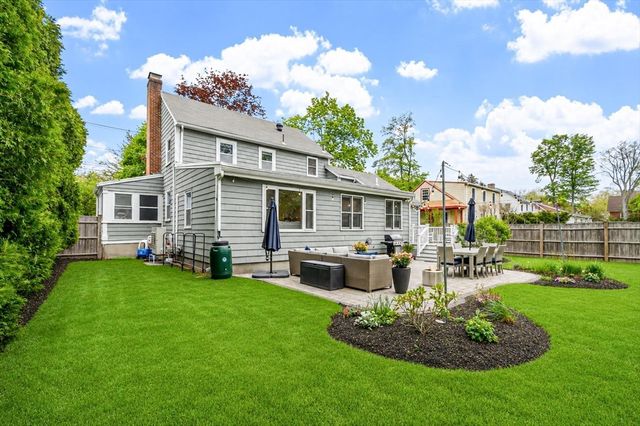 152 Oak Street, Reading, MA 01867