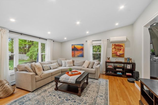 152 Oak Street, Reading, MA 01867