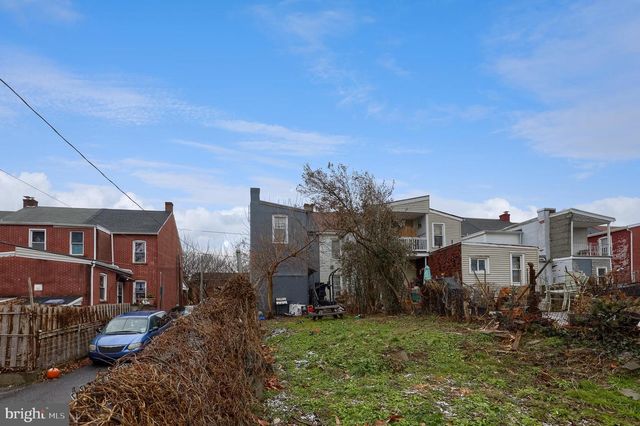 670 HEBRANK ST, Lancaster, PA 17603