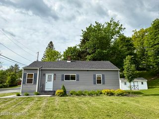 2992 Ny Highway 43, Sand Lake, NY 12018