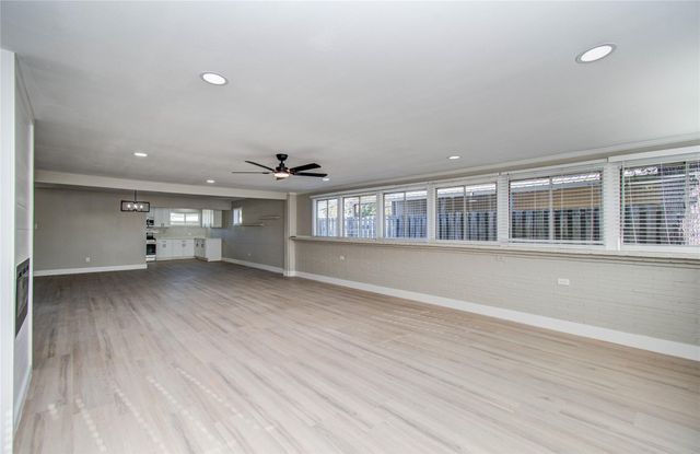 7918 Bayside Drive, Beach City, TX 77523