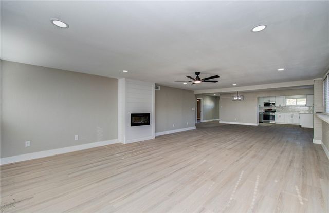 7918 Bayside Drive, Beach City, TX 77523