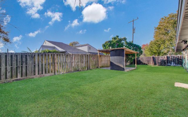 7918 Bayside Drive, Beach City, TX 77523