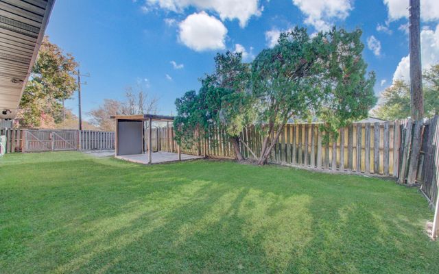 7918 Bayside Drive, Beach City, TX 77523