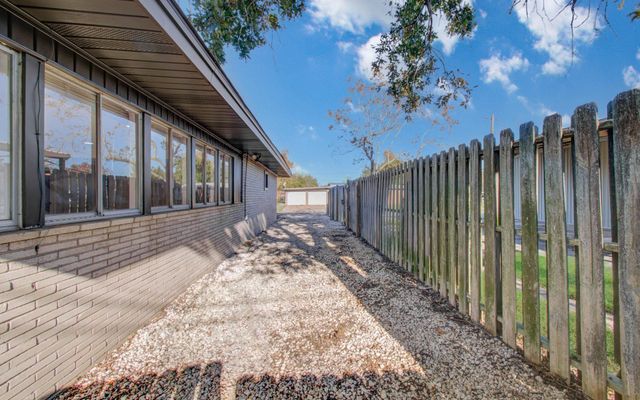 7918 Bayside Drive, Beach City, TX 77523