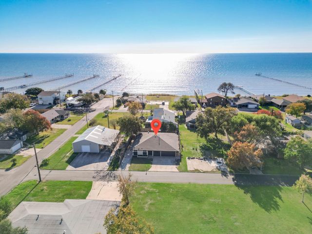 7918 Bayside Drive, Beach City, TX 77523