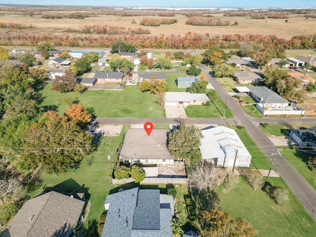 7918 Bayside Drive, Beach City, TX 77523