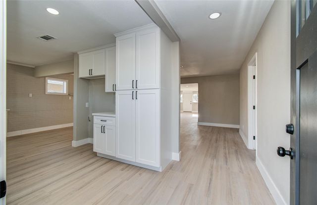 7918 Bayside Drive, Beach City, TX 77523