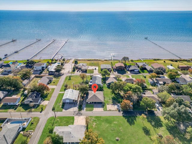 7918 Bayside Drive, Beach City, TX 77523