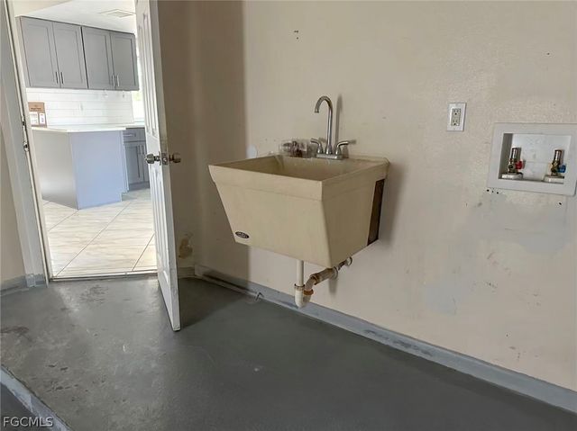 214 SE 7th ST, Cape Coral, FL 33990