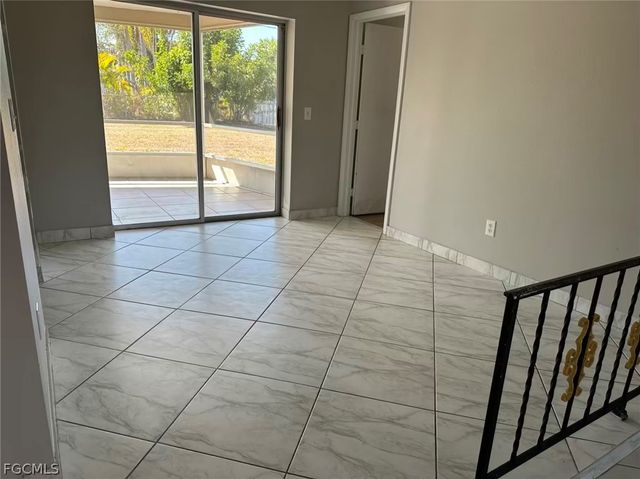 214 SE 7th ST, Cape Coral, FL 33990