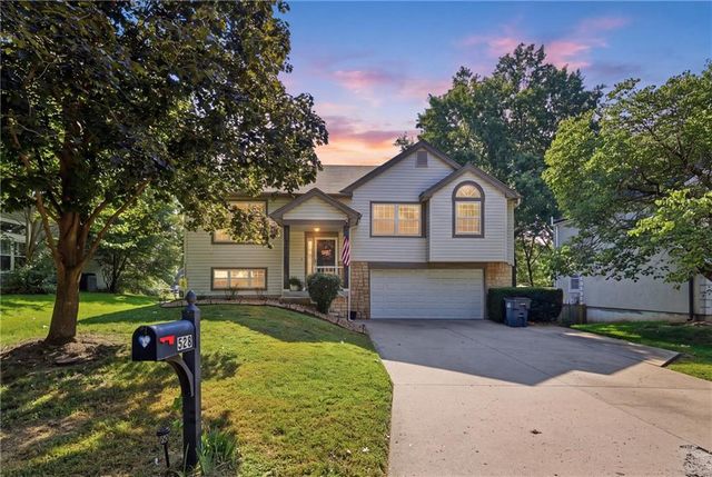 528 NW 41st Street, Blue Springs, MO 64015