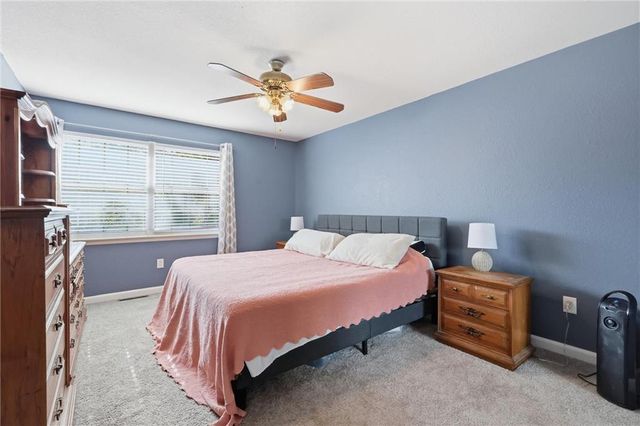 528 NW 41st Street, Blue Springs, MO 64015