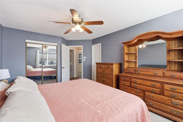 528 NW 41st Street, Blue Springs, MO 64015