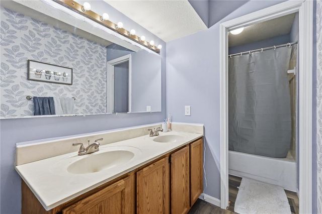 528 NW 41st Street, Blue Springs, MO 64015
