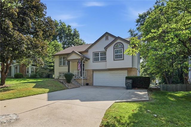 528 NW 41st Street, Blue Springs, MO 64015