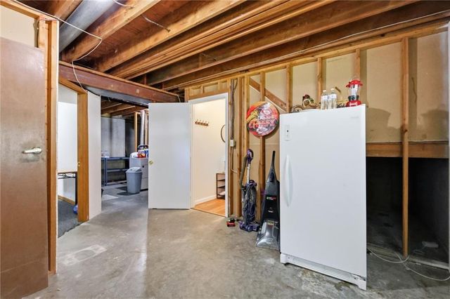 528 NW 41st Street, Blue Springs, MO 64015