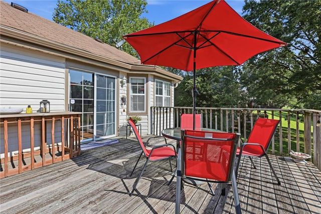 528 NW 41st Street, Blue Springs, MO 64015