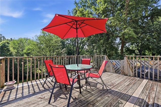 528 NW 41st Street, Blue Springs, MO 64015