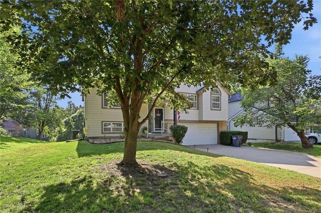 528 NW 41st Street, Blue Springs, MO 64015