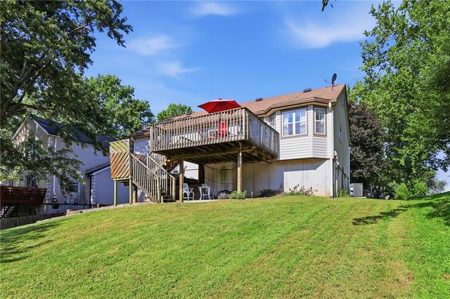528 NW 41st Street, Blue Springs, MO 64015