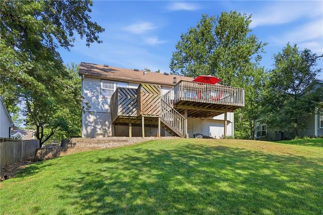 528 NW 41st Street, Blue Springs, MO 64015