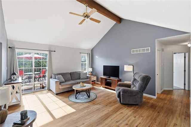 528 NW 41st Street, Blue Springs, MO 64015
