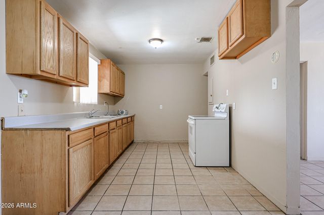 1933 W Mitchell Drive, Phoenix, AZ 85015